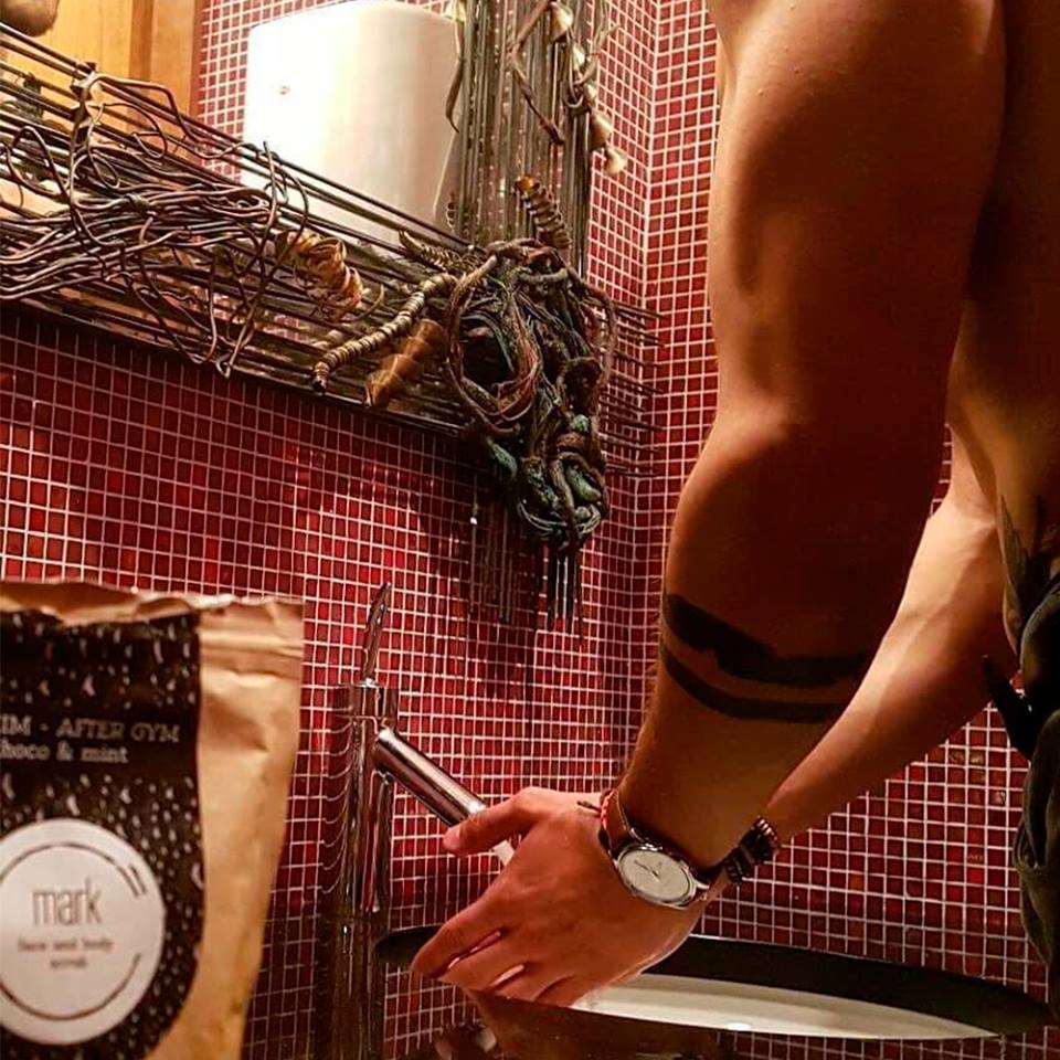 The right gentleman knows how to take care of himself!