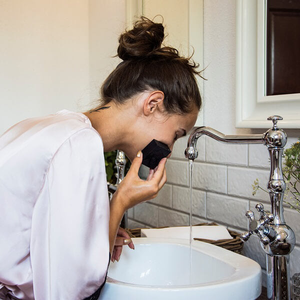 MARK facial soap with activated charcoal to clean (not only) problematic skin